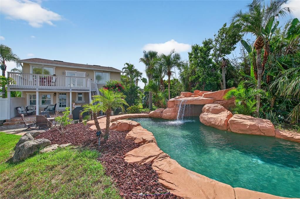 For Sale: $1,539,000 (5 beds, 5 baths, 4001 Square Feet)