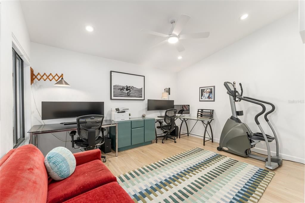 Active With Contract: $279,990 (2 beds, 2 baths, 1379 Square Feet)
