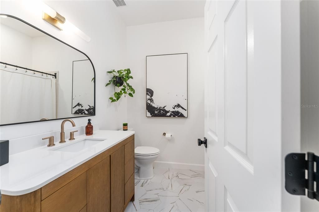Active With Contract: $279,990 (2 beds, 2 baths, 1379 Square Feet)