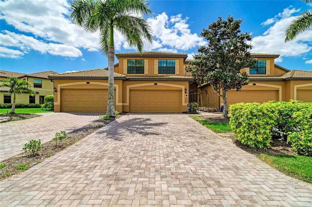 Active With Contract: $469,500 (3 beds, 2 baths, 2108 Square Feet)