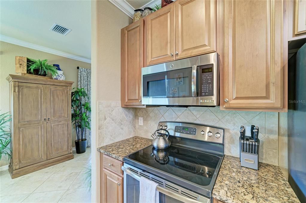 Active With Contract: $469,500 (3 beds, 2 baths, 2108 Square Feet)