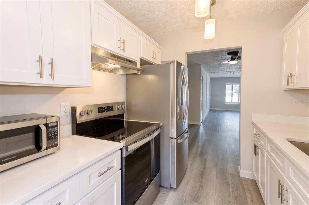 На продажу: $189,900 (2 спален, 2 ванн, 981 Квадратных фут)