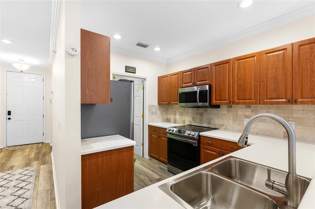 Active With Contract: $264,900 (2 beds, 2 baths, 1496 Square Feet)