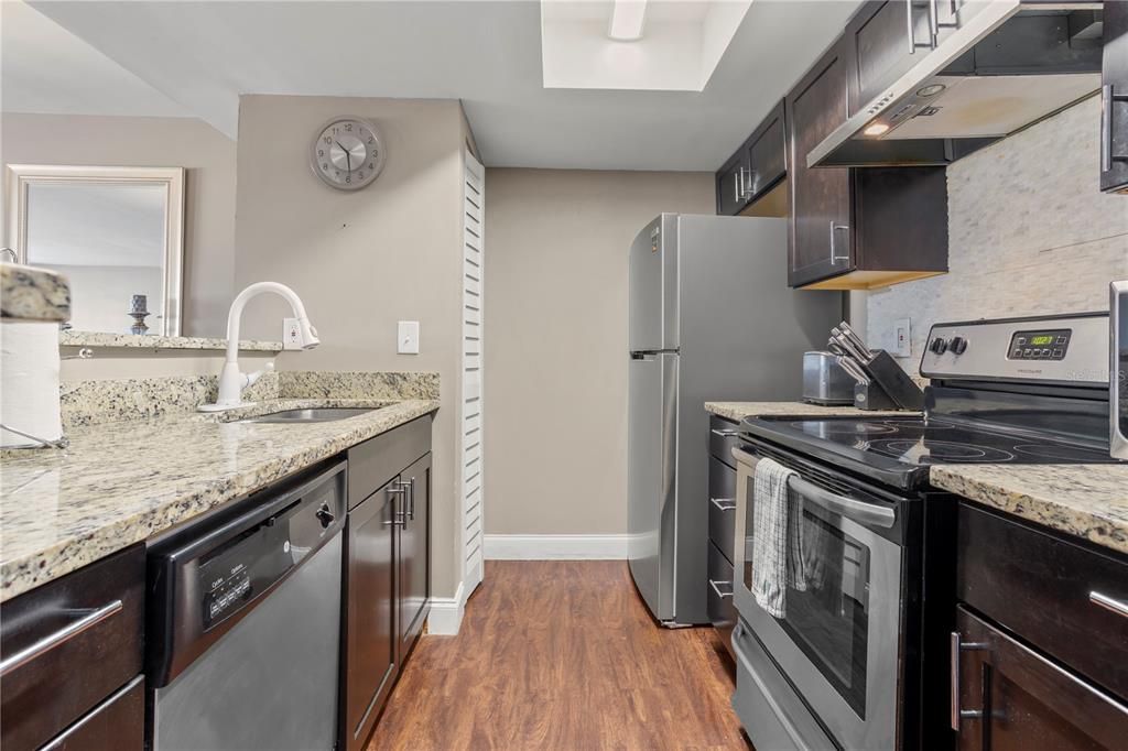 Activo con contrato: $215,000 (3 camas, 2 baños, 1287 Pies cuadrados)