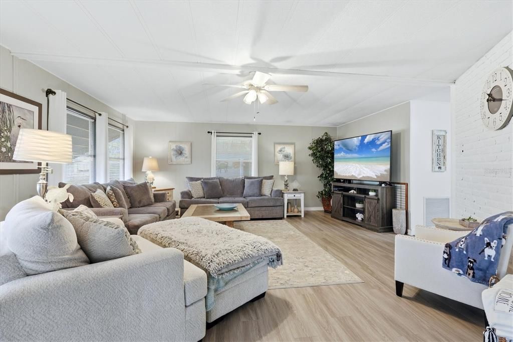 Activo con contrato: $219,000 (2 camas, 2 baños, 1344 Pies cuadrados)