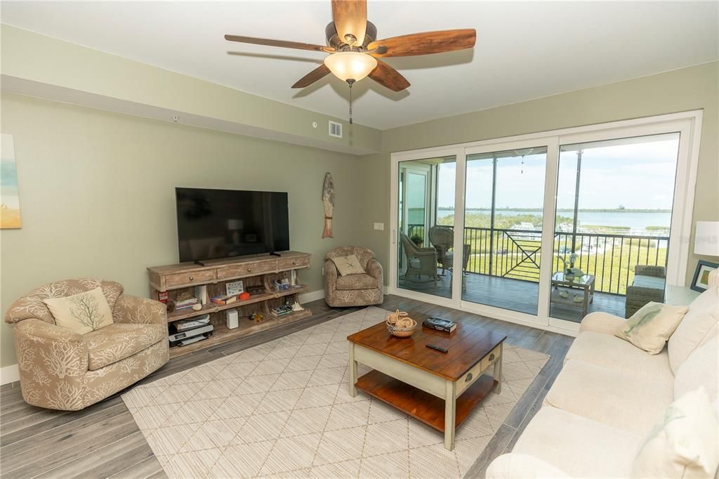 En Venta: $798,777 (3 camas, 2 baños, 1913 Pies cuadrados)