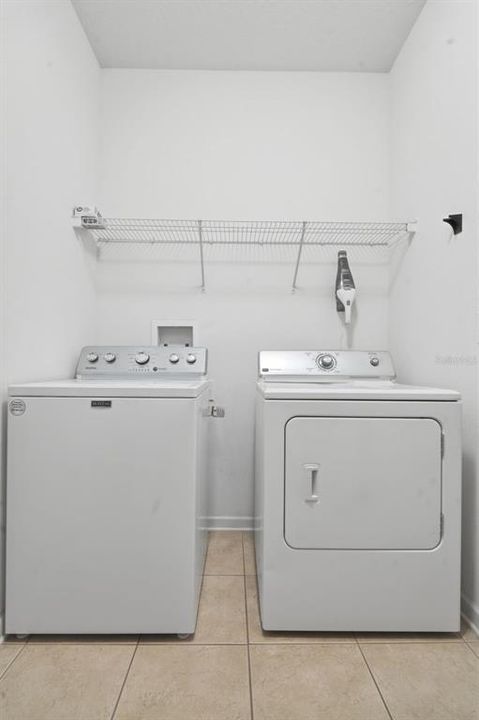 На продажу: $299,900 (3 спален, 2 ванн, 1687 Квадратных фут)