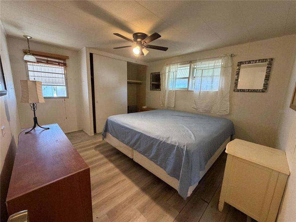 For Sale: $119,000 (2 beds, 1 baths, 915 Square Feet)