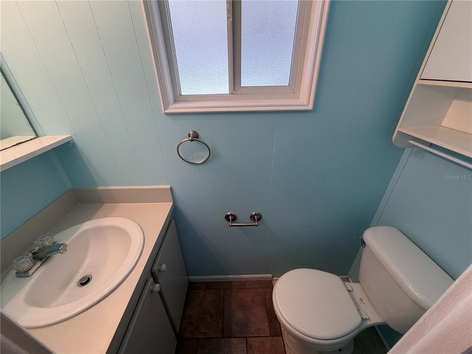 For Sale: $119,000 (2 beds, 1 baths, 915 Square Feet)