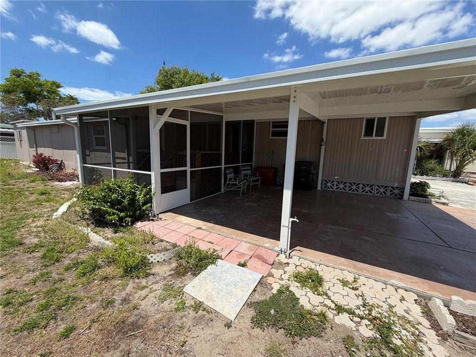 For Sale: $119,000 (2 beds, 1 baths, 915 Square Feet)