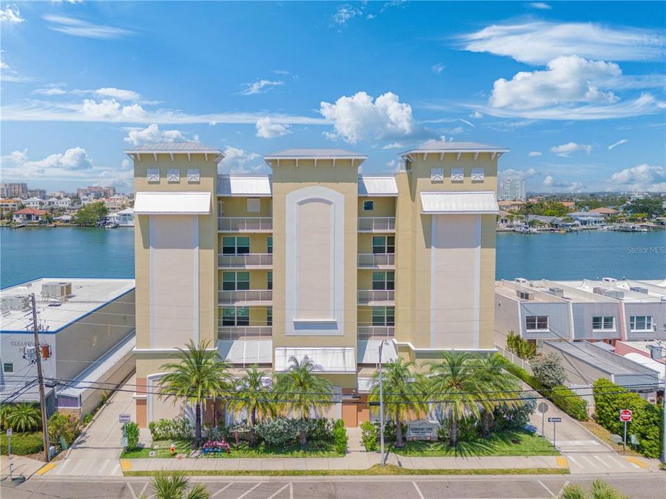 Activo con contrato: $999,000 (3 camas, 2 baños, 1738 Pies cuadrados)