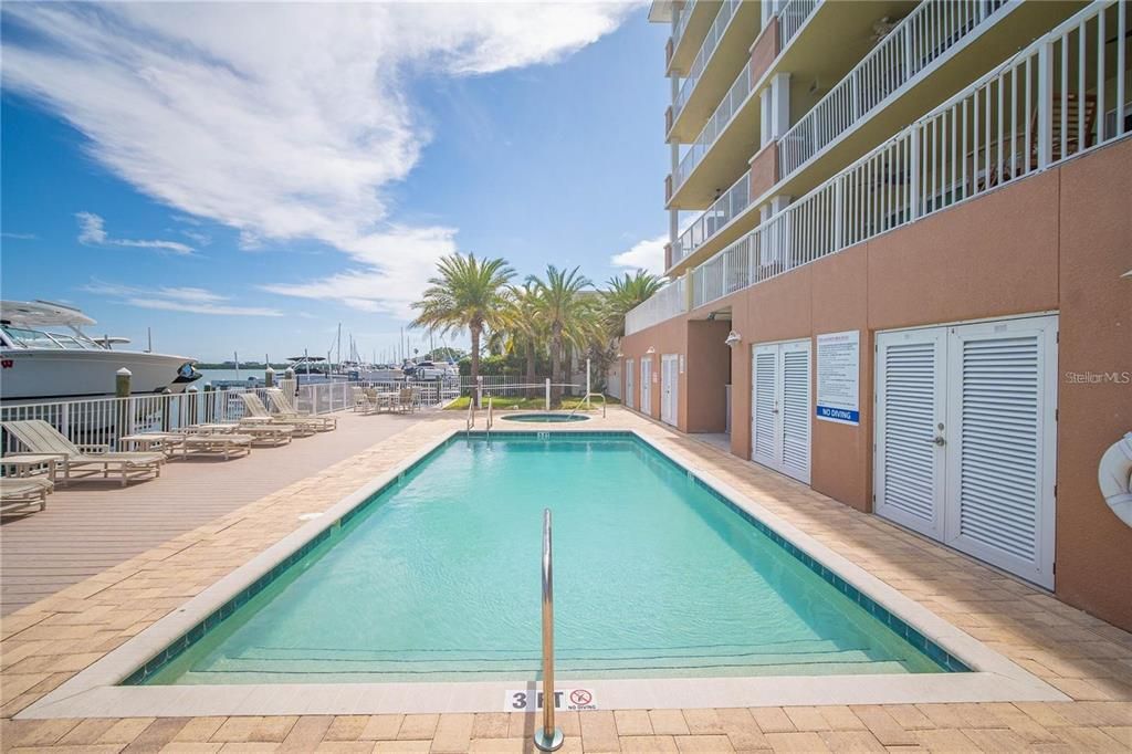 Activo con contrato: $999,000 (3 camas, 2 baños, 1738 Pies cuadrados)