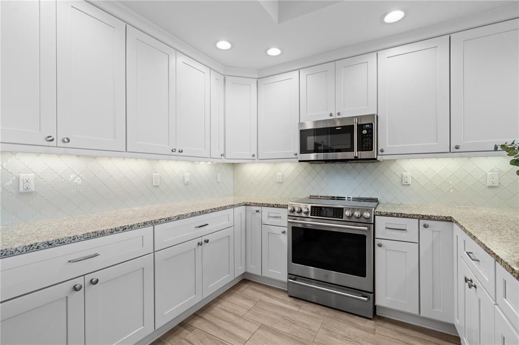 Activo con contrato: $999,000 (3 camas, 2 baños, 1738 Pies cuadrados)