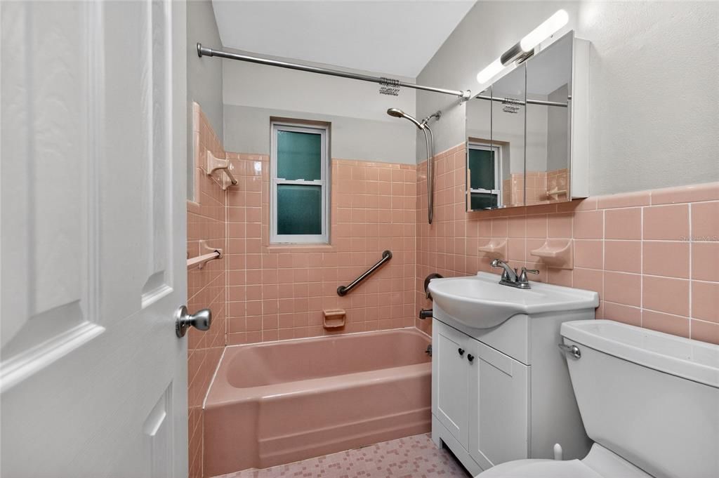 Activo con contrato: $165,000 (2 camas, 1 baños, 954 Pies cuadrados)