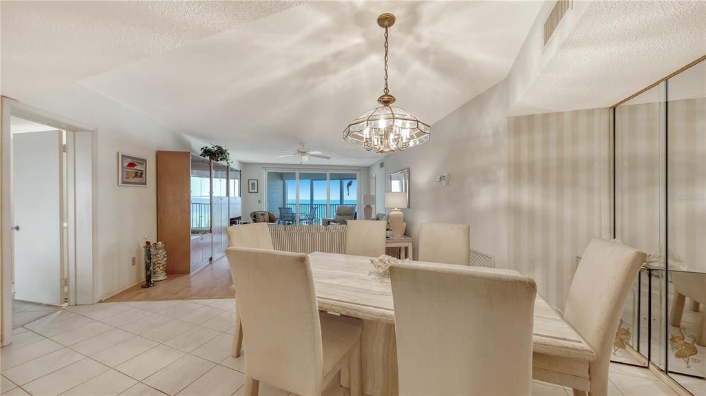 En Venta: $825,000 (2 camas, 2 baños, 1393 Pies cuadrados)