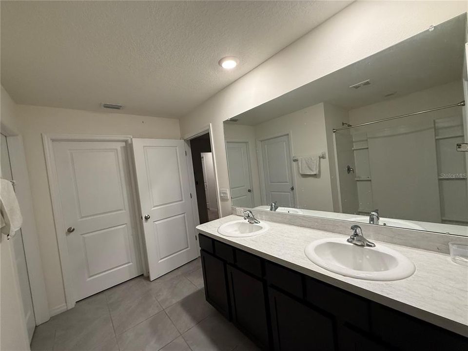 Active With Contract: $300,000 (5 beds, 3 baths, 2605 Square Feet)