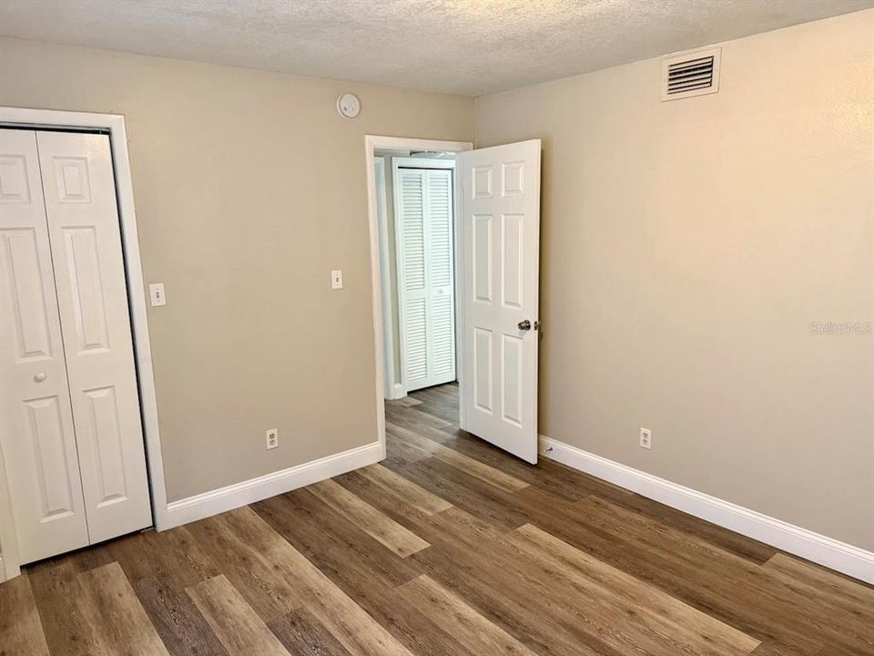 For Rent: $1,250 (2 beds, 1 baths, 812 Square Feet)