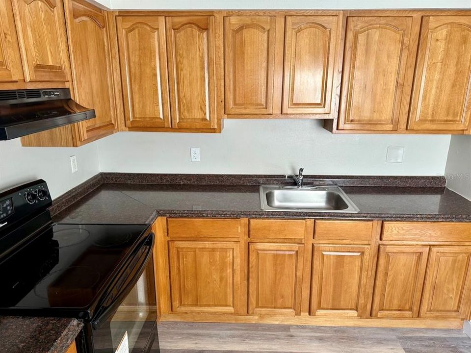 For Rent: $1,250 (2 beds, 1 baths, 812 Square Feet)