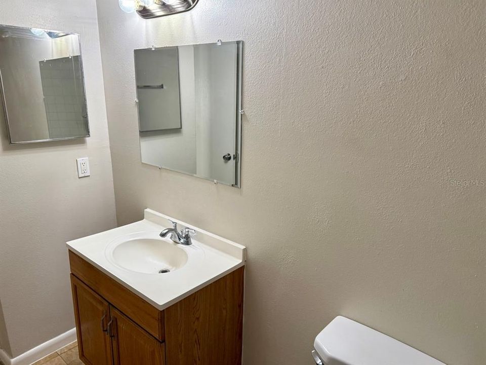 For Rent: $1,250 (2 beds, 1 baths, 812 Square Feet)