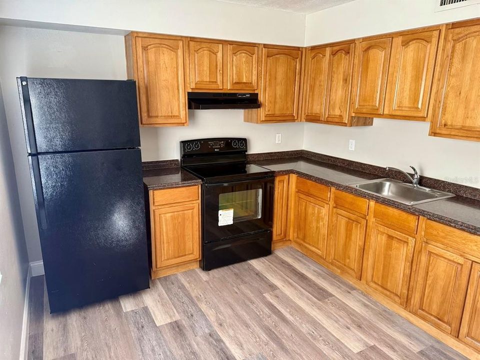 For Rent: $1,250 (2 beds, 1 baths, 812 Square Feet)