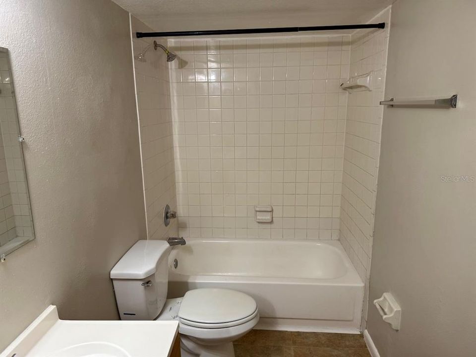 For Rent: $1,250 (2 beds, 1 baths, 812 Square Feet)