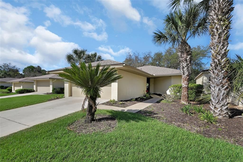Active With Contract: $399,900 (2 beds, 2 baths, 1810 Square Feet)