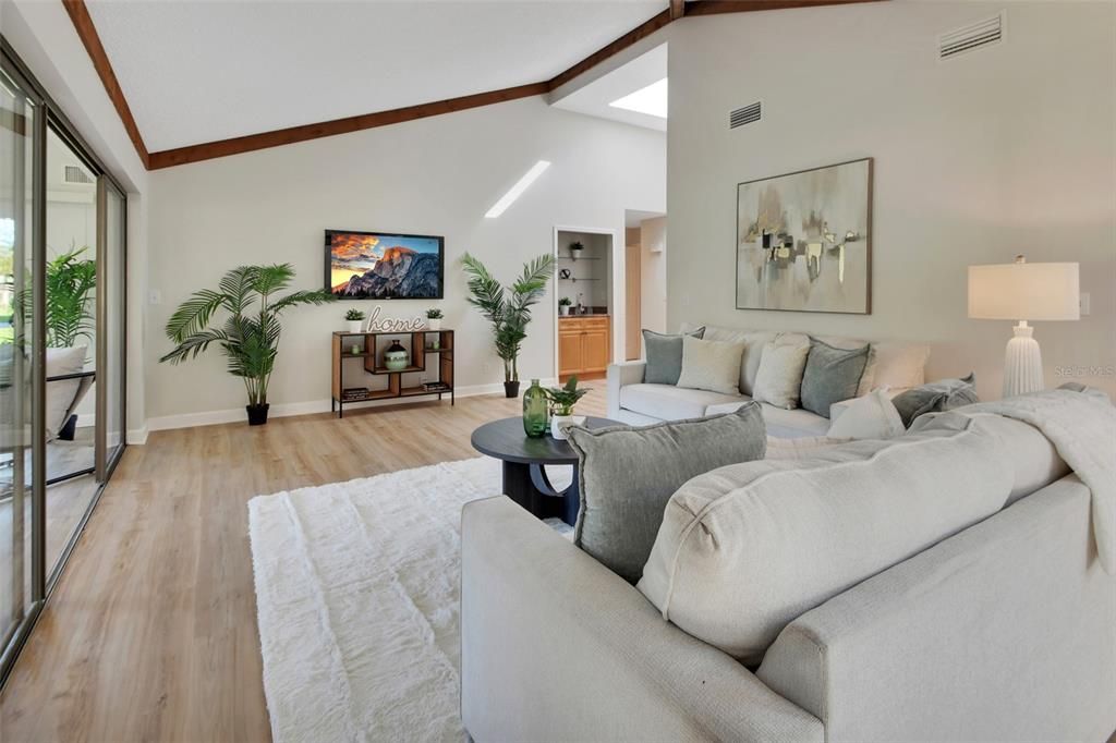 Active With Contract: $399,900 (2 beds, 2 baths, 1810 Square Feet)
