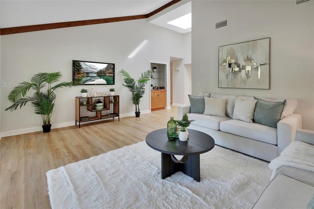 Active With Contract: $399,900 (2 beds, 2 baths, 1810 Square Feet)
