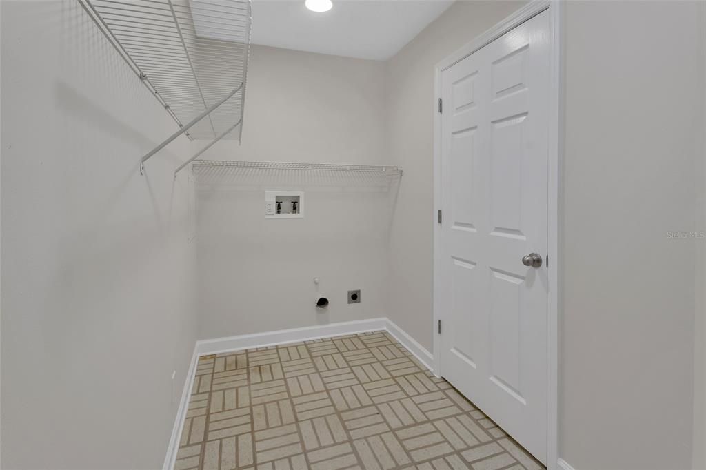 Active With Contract: $399,900 (2 beds, 2 baths, 1810 Square Feet)