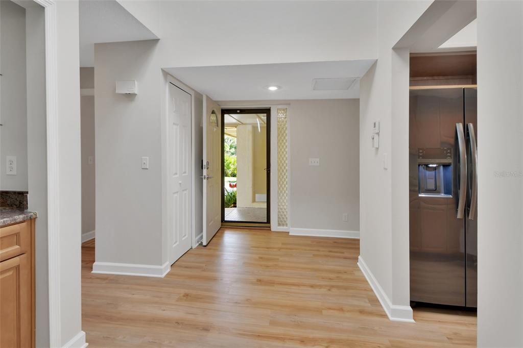Active With Contract: $399,900 (2 beds, 2 baths, 1810 Square Feet)