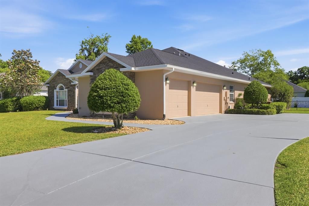 For Sale: $749,000 (4 beds, 3 baths, 3606 Square Feet)