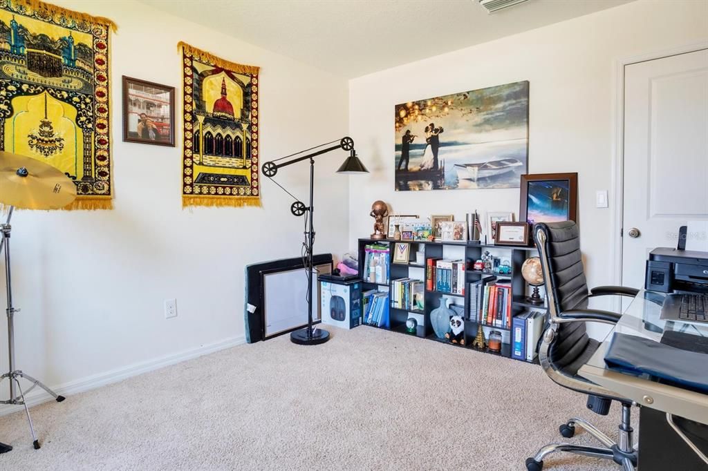 For Sale: $385,000 (5 beds, 3 baths, 2661 Square Feet)