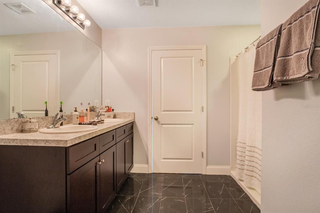 For Sale: $385,000 (5 beds, 3 baths, 2661 Square Feet)