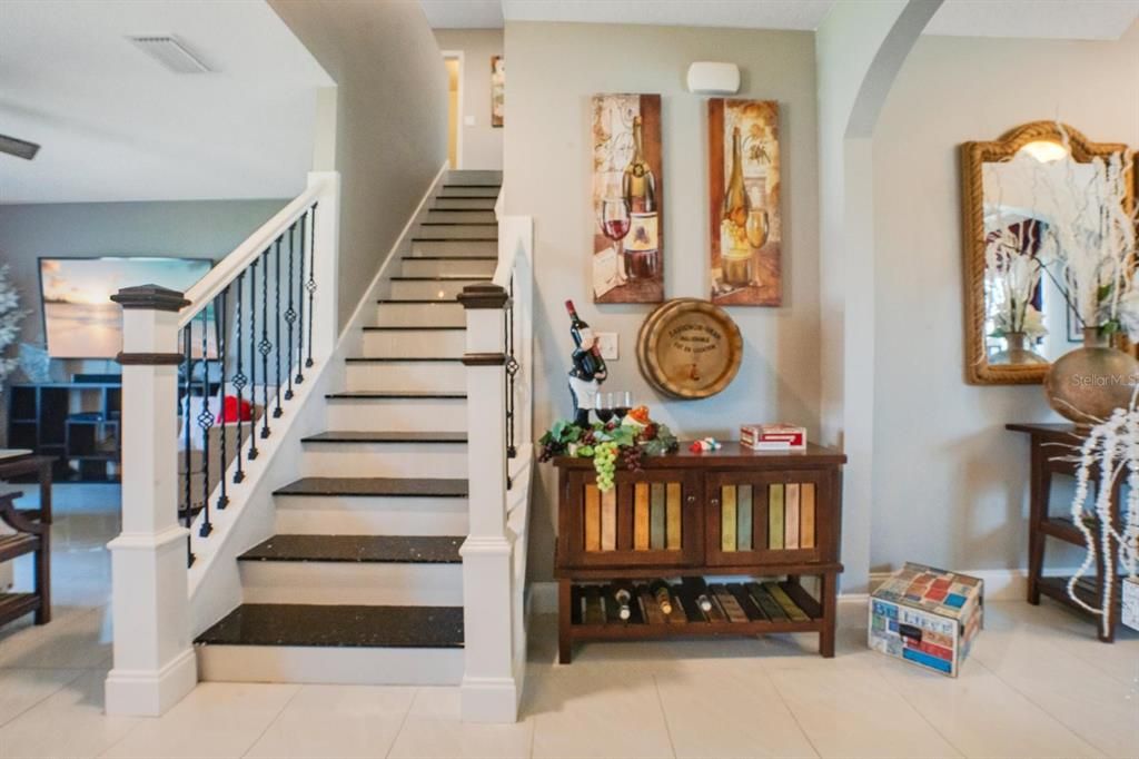 For Sale: $385,000 (5 beds, 3 baths, 2661 Square Feet)