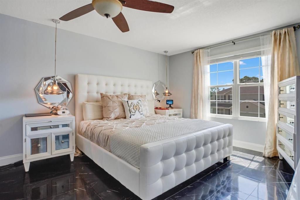 For Sale: $385,000 (5 beds, 3 baths, 2661 Square Feet)
