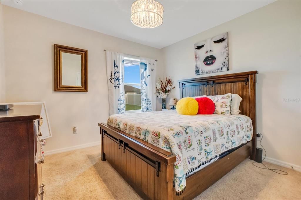 For Sale: $385,000 (5 beds, 3 baths, 2661 Square Feet)