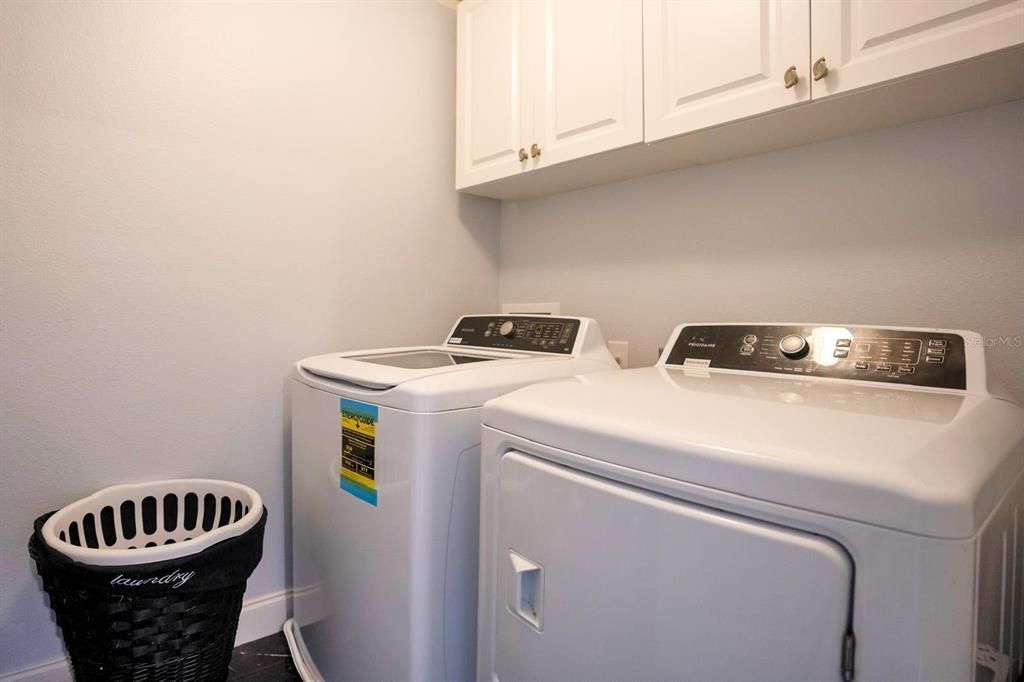 For Sale: $385,000 (5 beds, 3 baths, 2661 Square Feet)