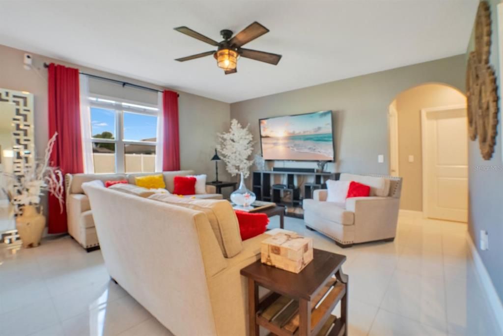 For Sale: $385,000 (5 beds, 3 baths, 2661 Square Feet)