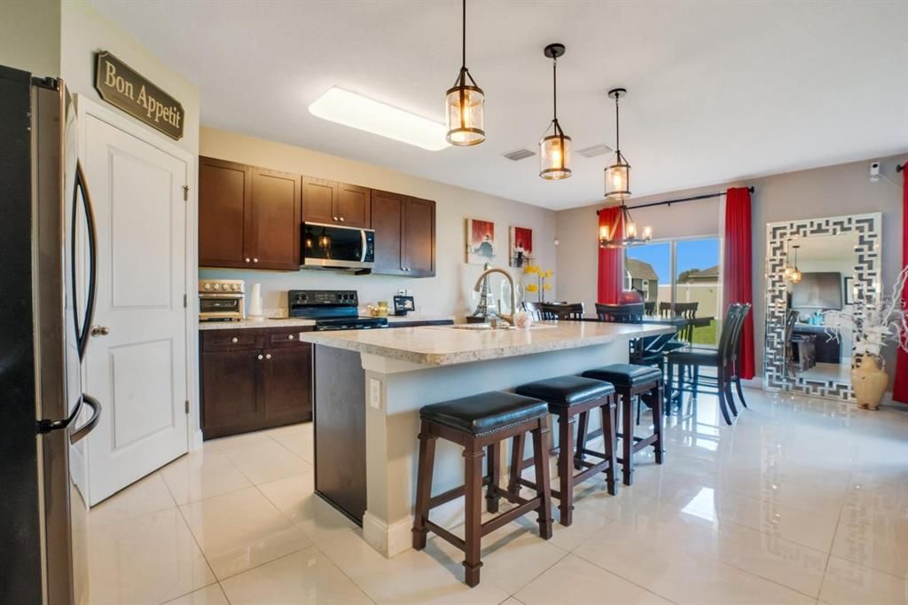 For Sale: $385,000 (5 beds, 3 baths, 2661 Square Feet)