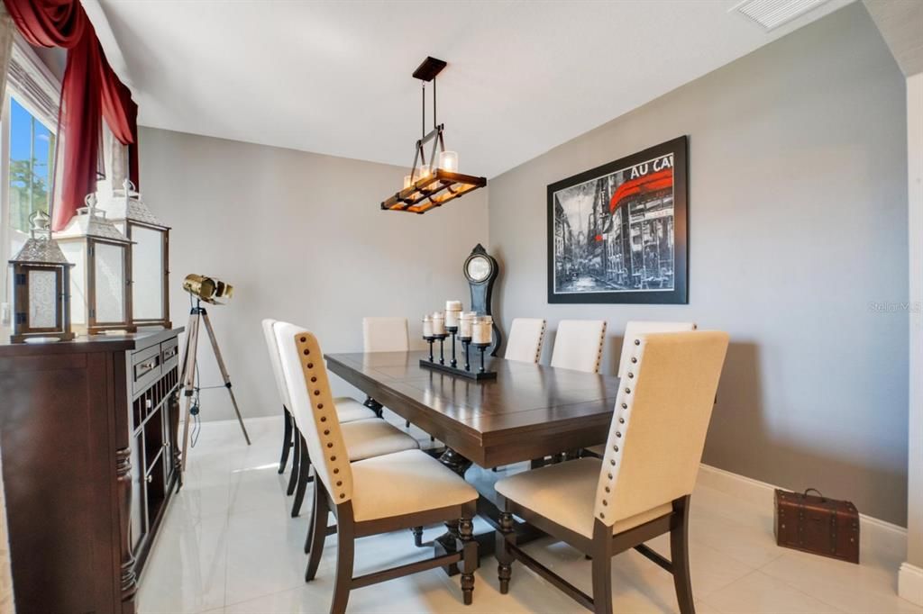 For Sale: $385,000 (5 beds, 3 baths, 2661 Square Feet)