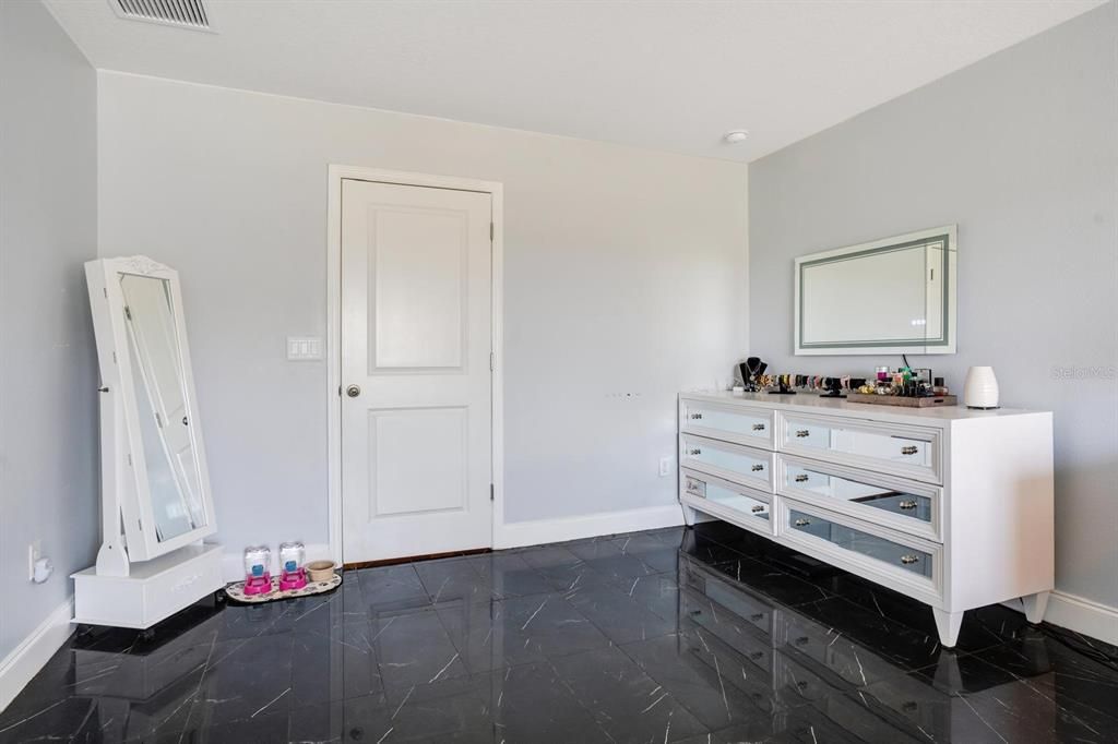 For Sale: $385,000 (5 beds, 3 baths, 2661 Square Feet)