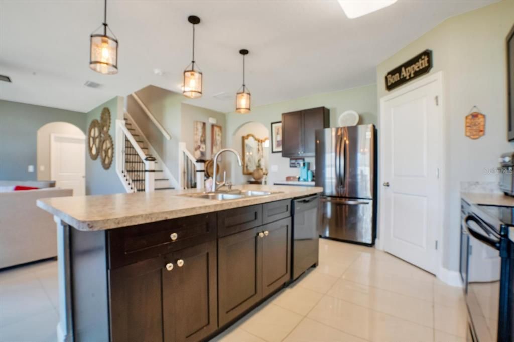 For Sale: $385,000 (5 beds, 3 baths, 2661 Square Feet)