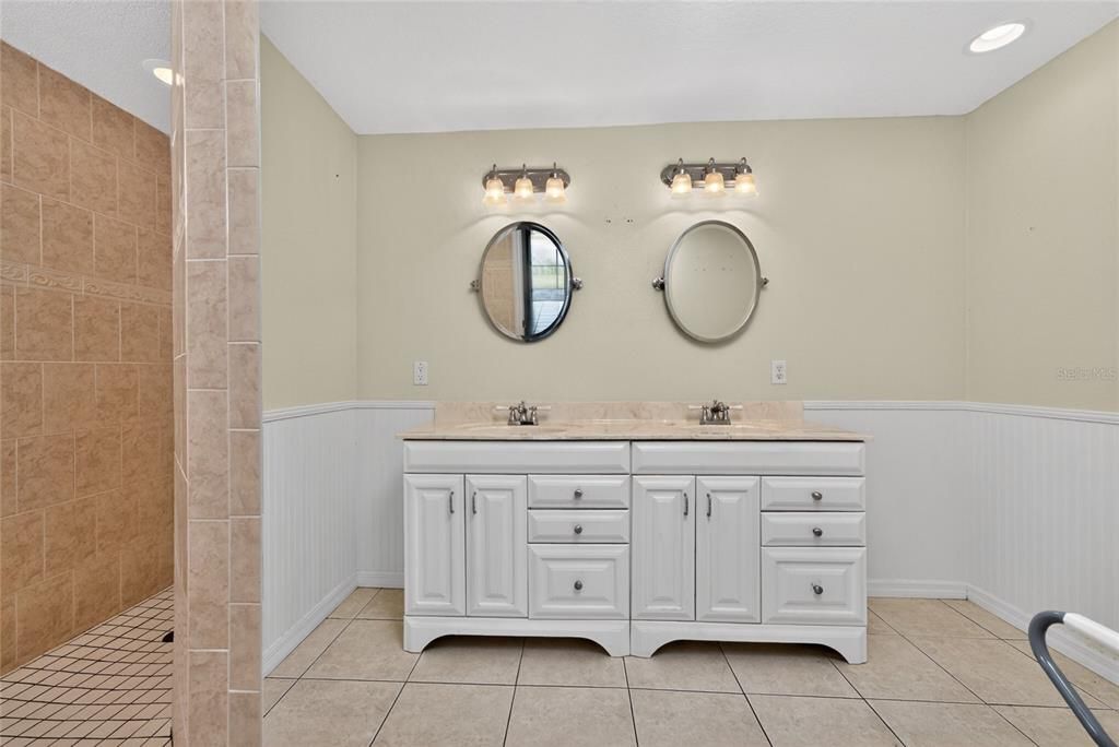 Active With Contract: $425,000 (3 beds, 2 baths, 2338 Square Feet)