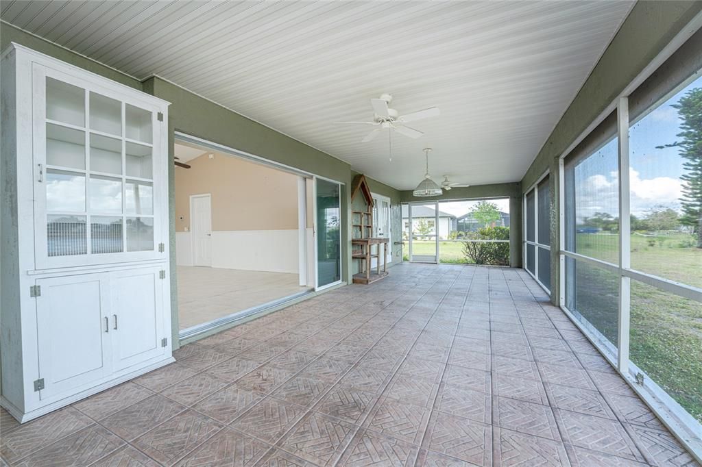 Active With Contract: $425,000 (3 beds, 2 baths, 2338 Square Feet)