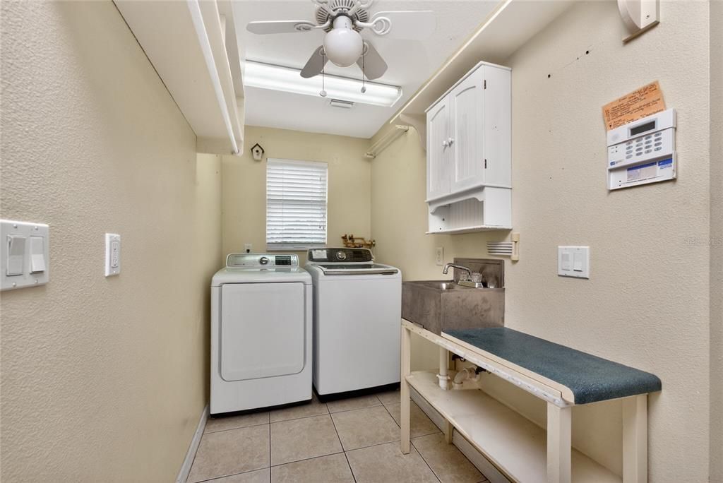 Active With Contract: $425,000 (3 beds, 2 baths, 2338 Square Feet)