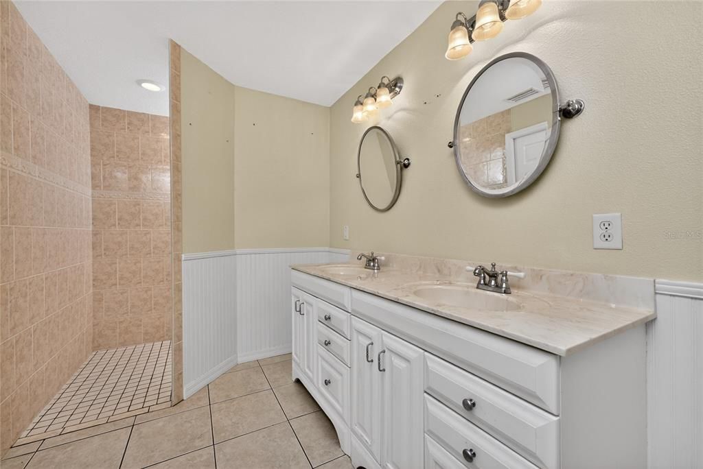 Active With Contract: $425,000 (3 beds, 2 baths, 2338 Square Feet)