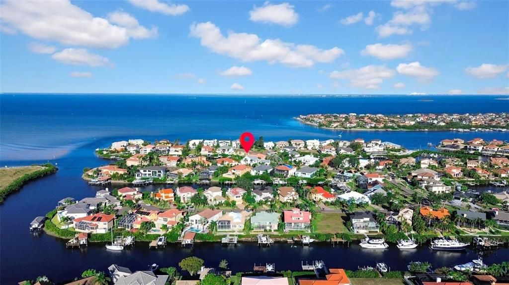 En Venta: $749,000 (0.24 acres)