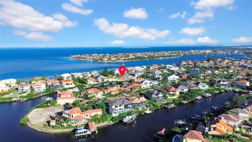 En Venta: $749,000 (0.24 acres)