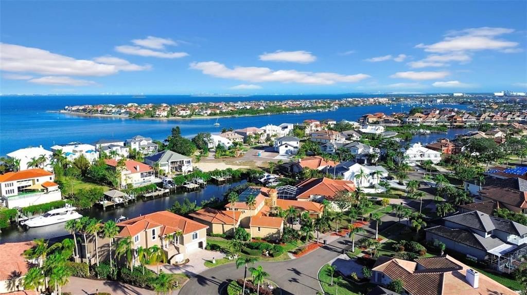 En Venta: $749,000 (0.24 acres)