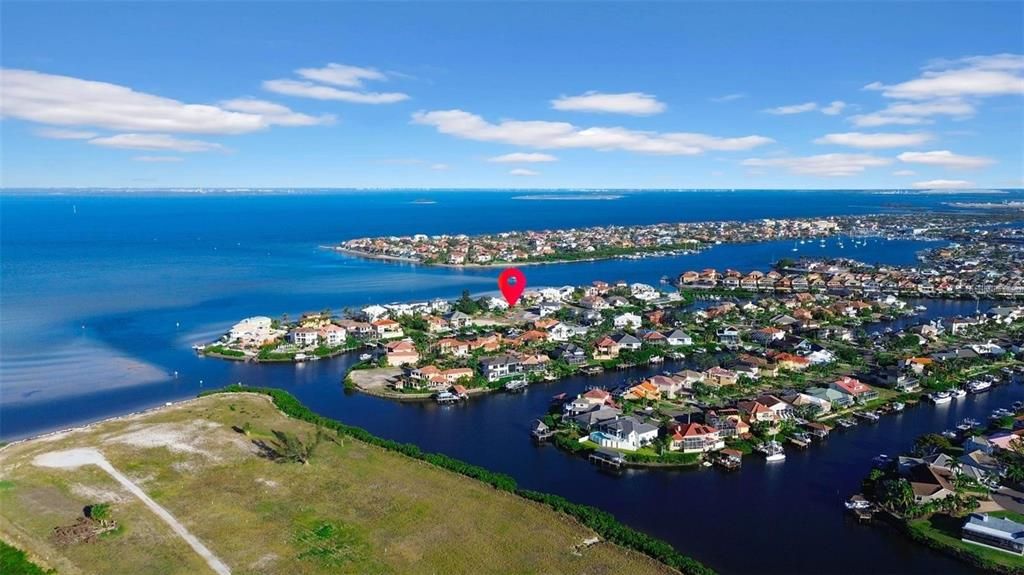 En Venta: $749,000 (0.24 acres)